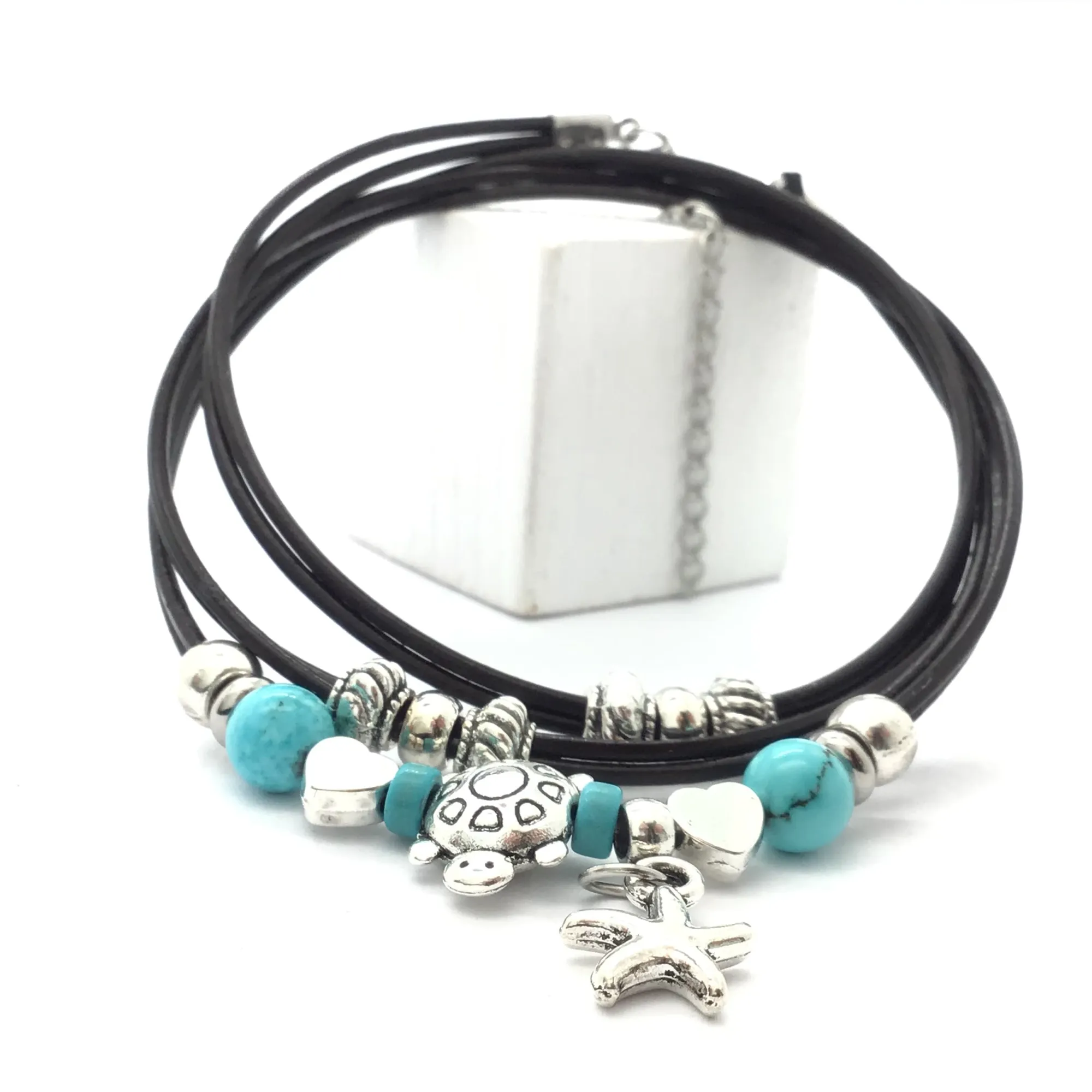Pulsera triple con abalorios