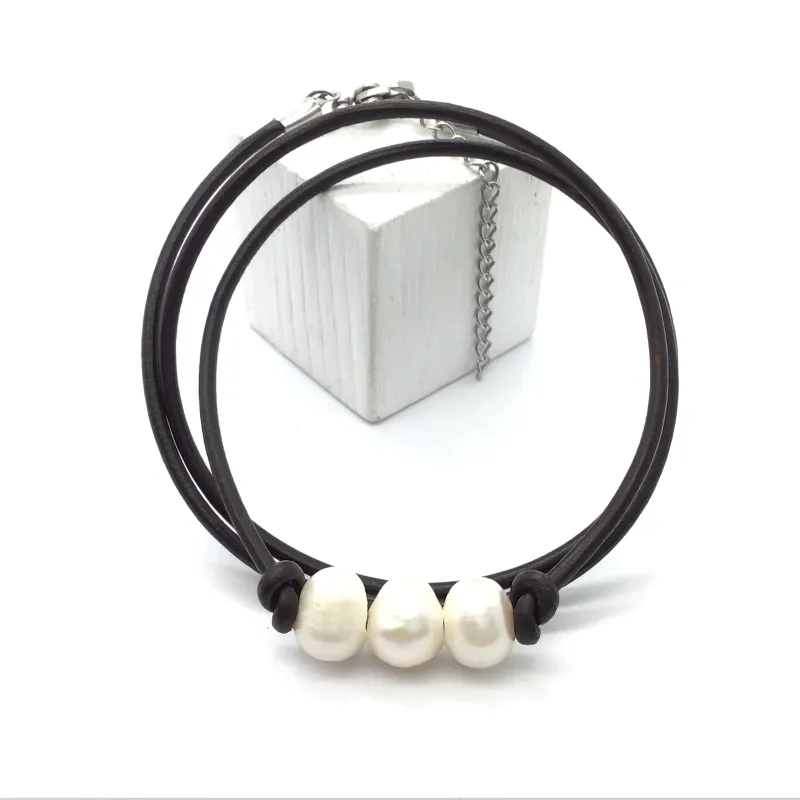 Pulsera Triple de Cuero y 3 perlas